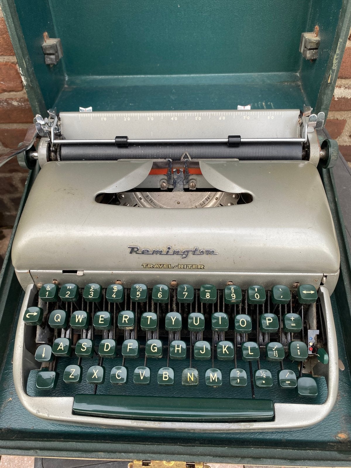 Vintage Remington typemachine, Ophalen