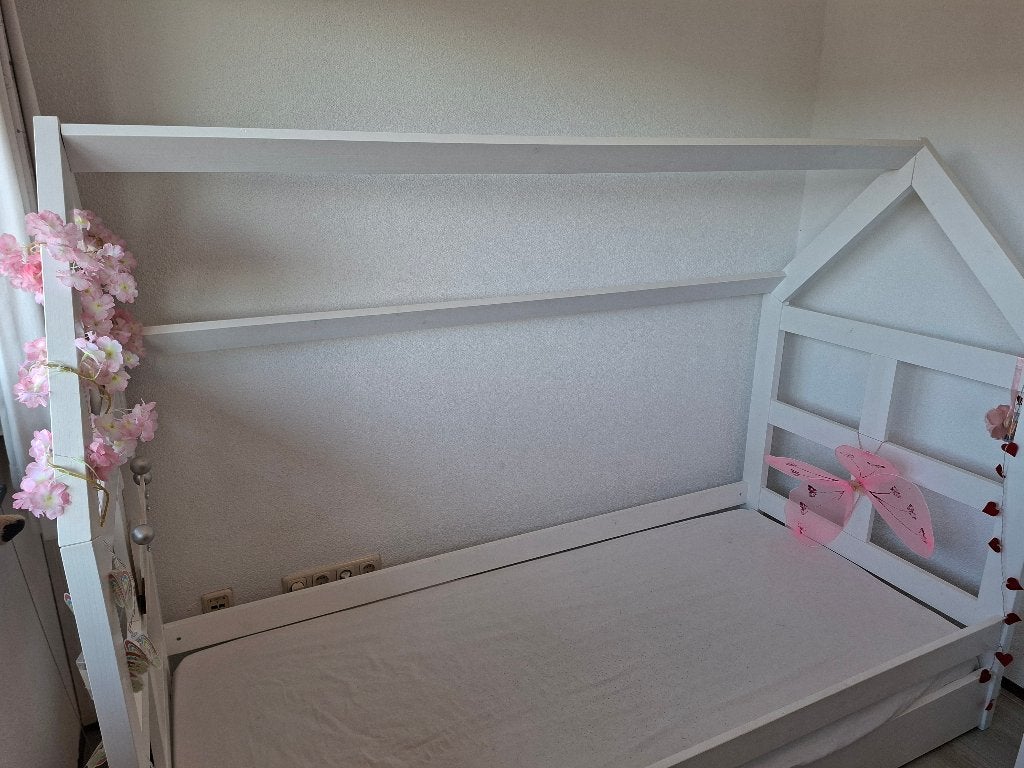 Kinderbed huisbed met valbeveiliging, Ophalen, 85 tot 100 cm, Gebruikt, Lattenbodem