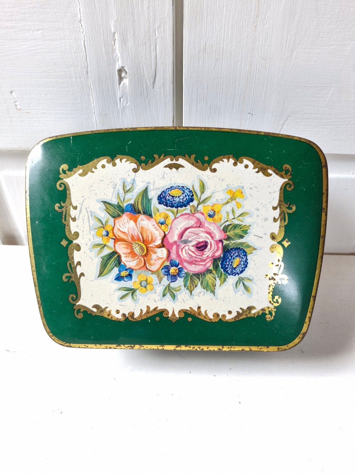 Groen blik met bloemen. Brocant, Ophalen of Verzenden