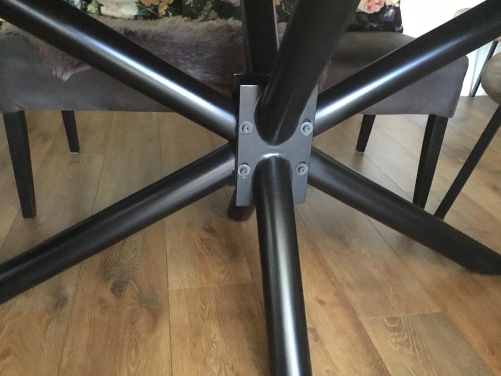 Mangohouten eettafel , zwart stalen onderstel., Huis en Inrichting, Tafelonderdelen, Ophalen, 100 tot 150 cm, Zo goed als nieuw