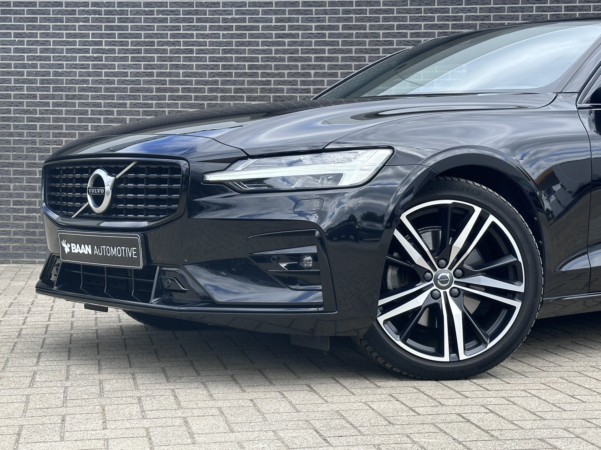 Volvo V60 2.0 B3 R-Design | HARMAN KARDON | LEER | SPORTSTOE, Dealer onderhouden, 15 km/l, Euro 6, 4 cilinders