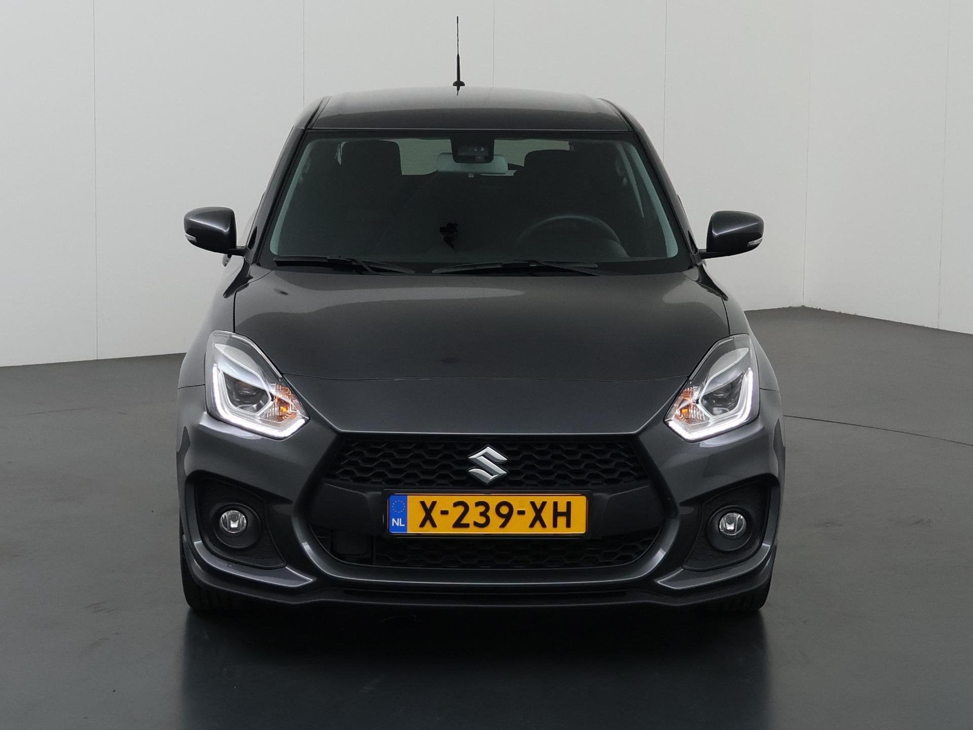 Suzuki Swift 1.4 Sport Smart Hybrid | LED | Navigatie | Spor, Voorwielaandrijving, Stof, Euro 6, 4 cilinders