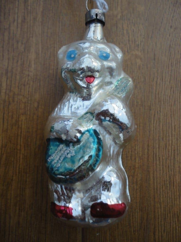 Mooie oude glazen kerstbal beer met een banjo / gitaar, Diversen, Kerst, Ophalen of Verzenden, Gebruikt