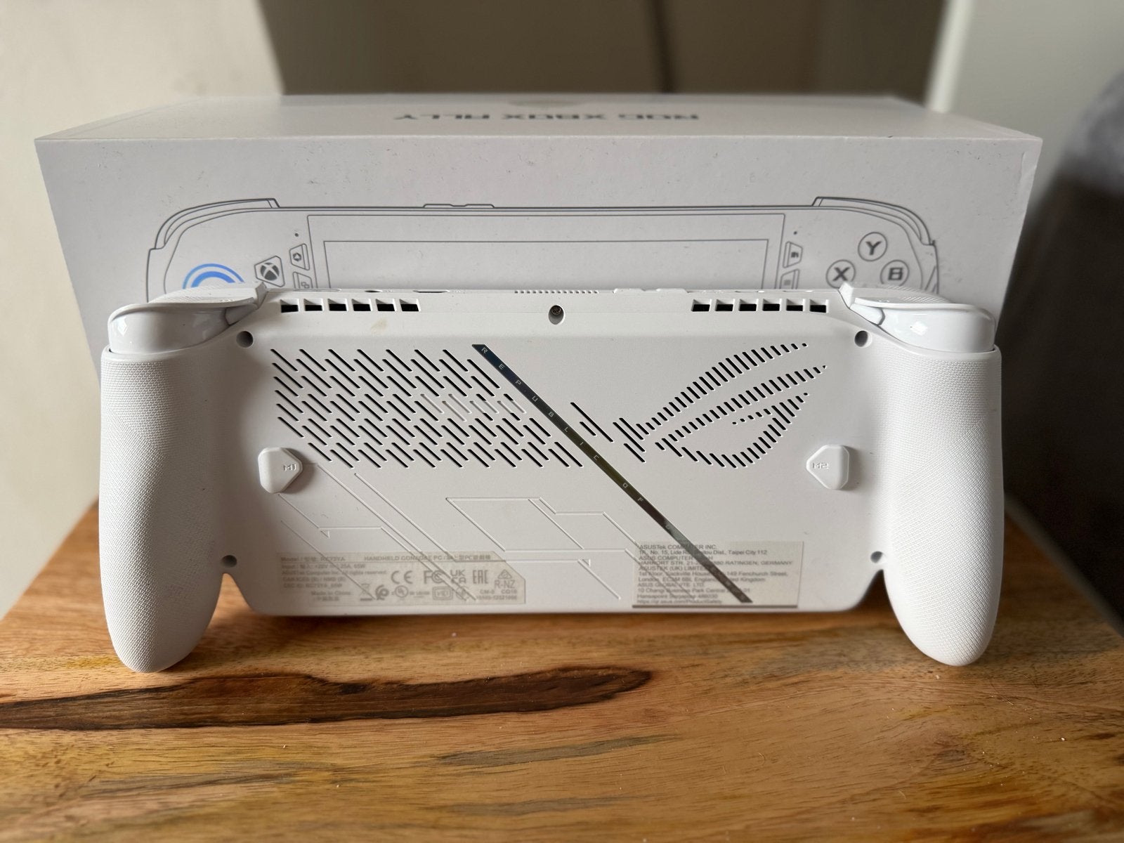 Foto 3 van ASUS ROG Ally RC73YA - Zo goed als nieuw
