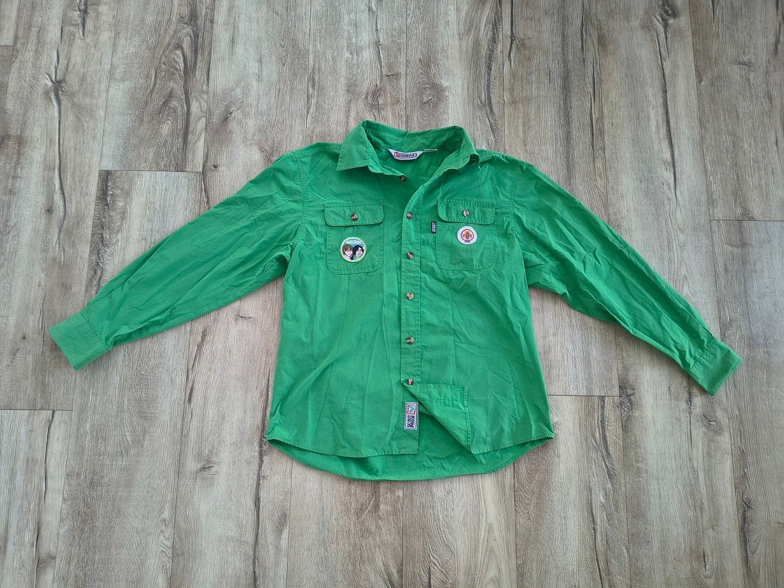 Mooie groene scoutingblouse, Welpen uniform, Scoutfit, 158., Verzamelen, Scouting, Zo goed als nieuw, Kleding, Ophalen of Verzenden