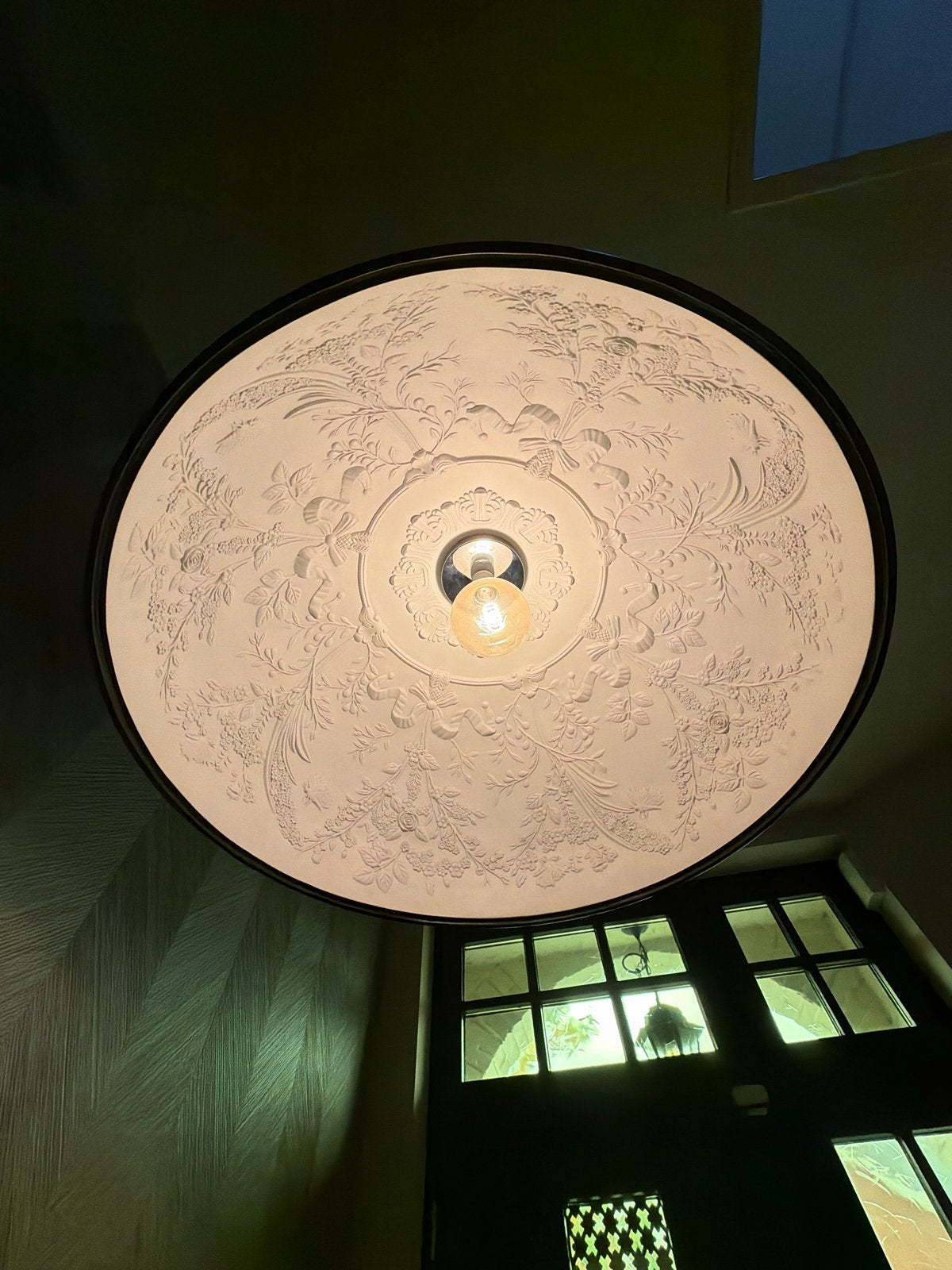 Grote zwarte design hanglamp met sierlijke binnenkant, Ophalen, Gebruikt, Kunststof, E27 (groot)