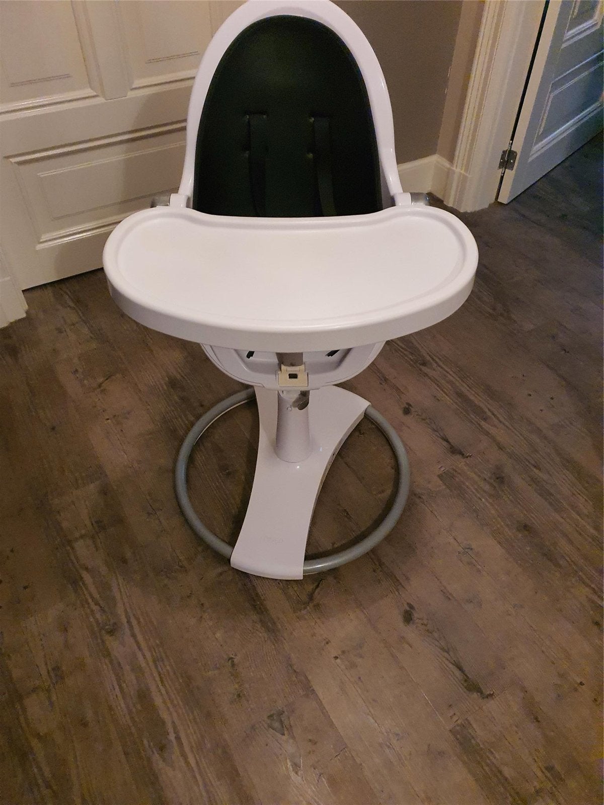 Witte Kinderstoel met zitverkleiner - Goede staat, Kinderen en Baby's, Kinderstoelen, Ophalen of Verzenden, Zo goed als nieuw