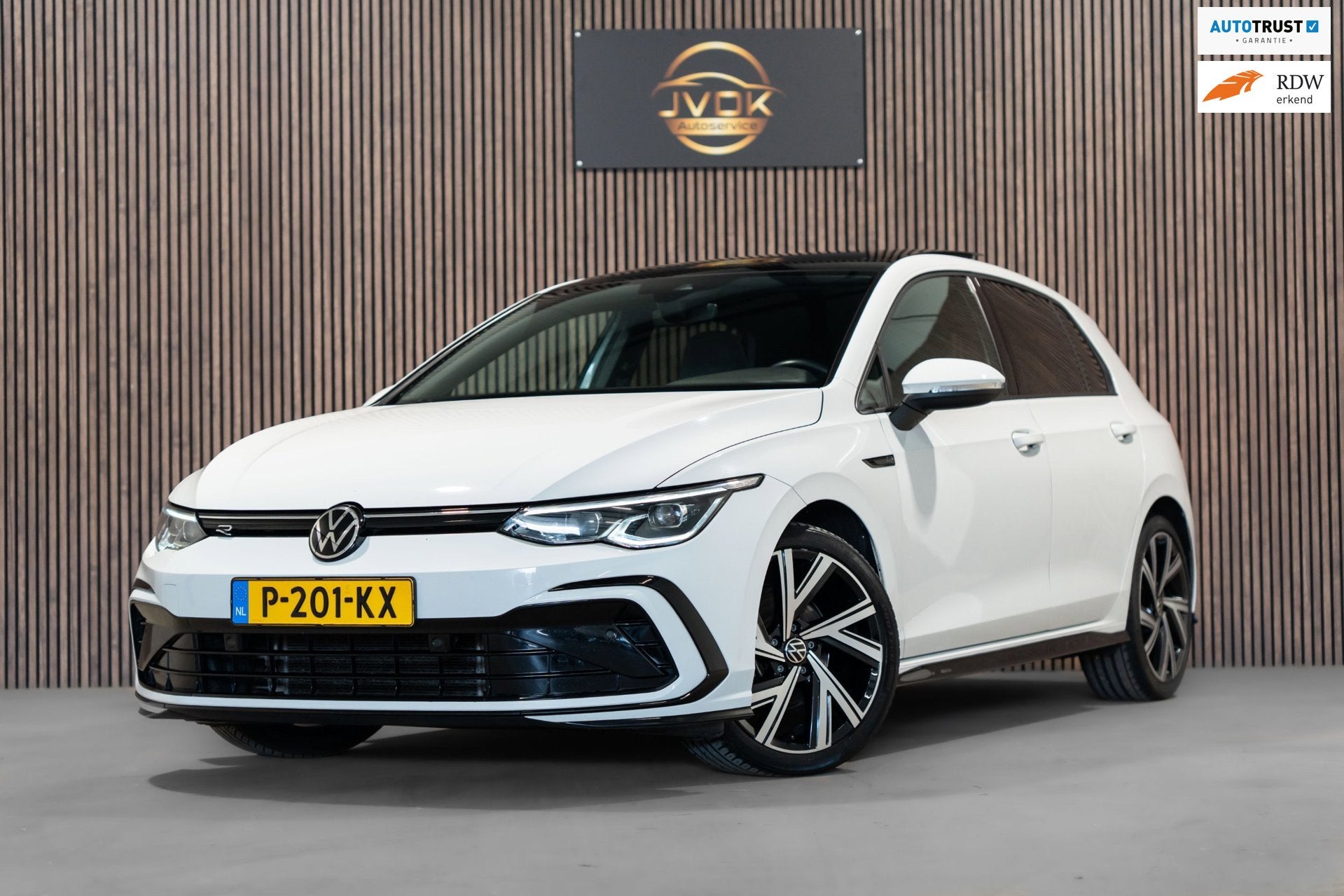 Volkswagen Golf 1.5 eTSI DSG R-Line Pano IQ Camera, Dealer onderhouden, 4 cilinders, Alcantara, Wit