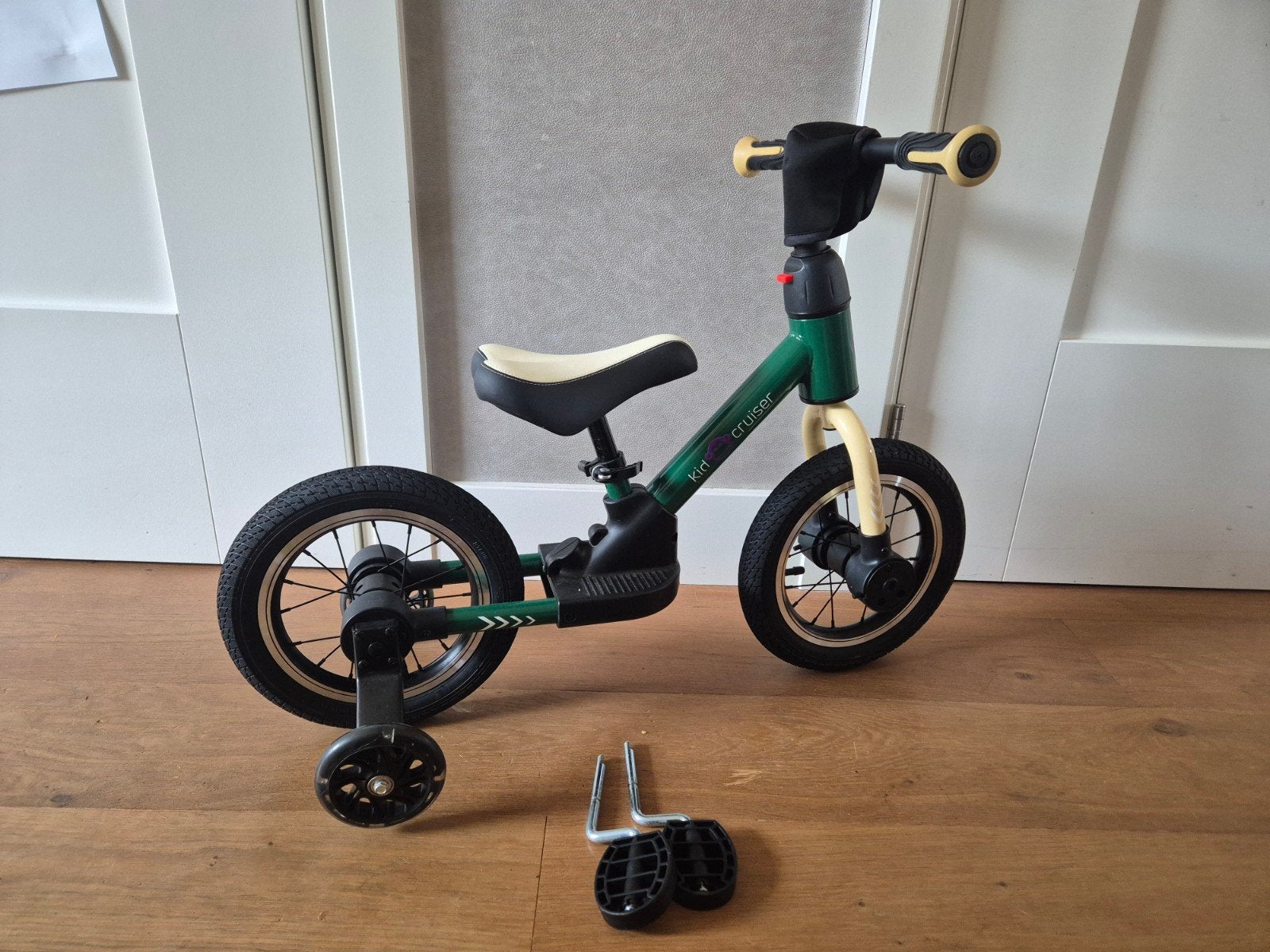 Foto 2 van Kidcruiser Loopfiets 2+ jaar met LED zijwieltjes & trappers