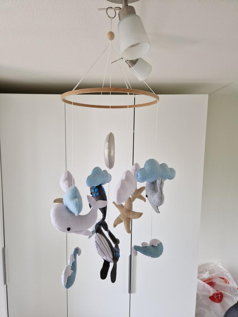 Baby Mobiel met Walvissen en Wolken, Ophalen