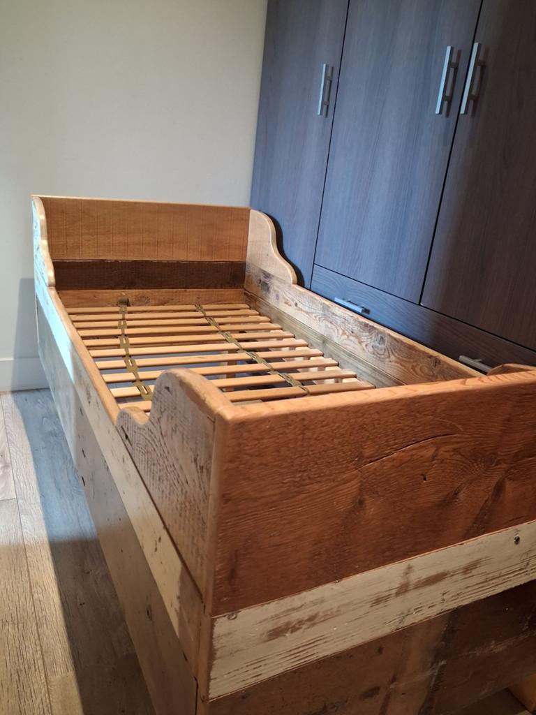 Stevig peuterbed met lattenbodem - Goede staat, Gebruikt, 70 tot 85 cm, Lattenbodem, 140 tot 160 cm