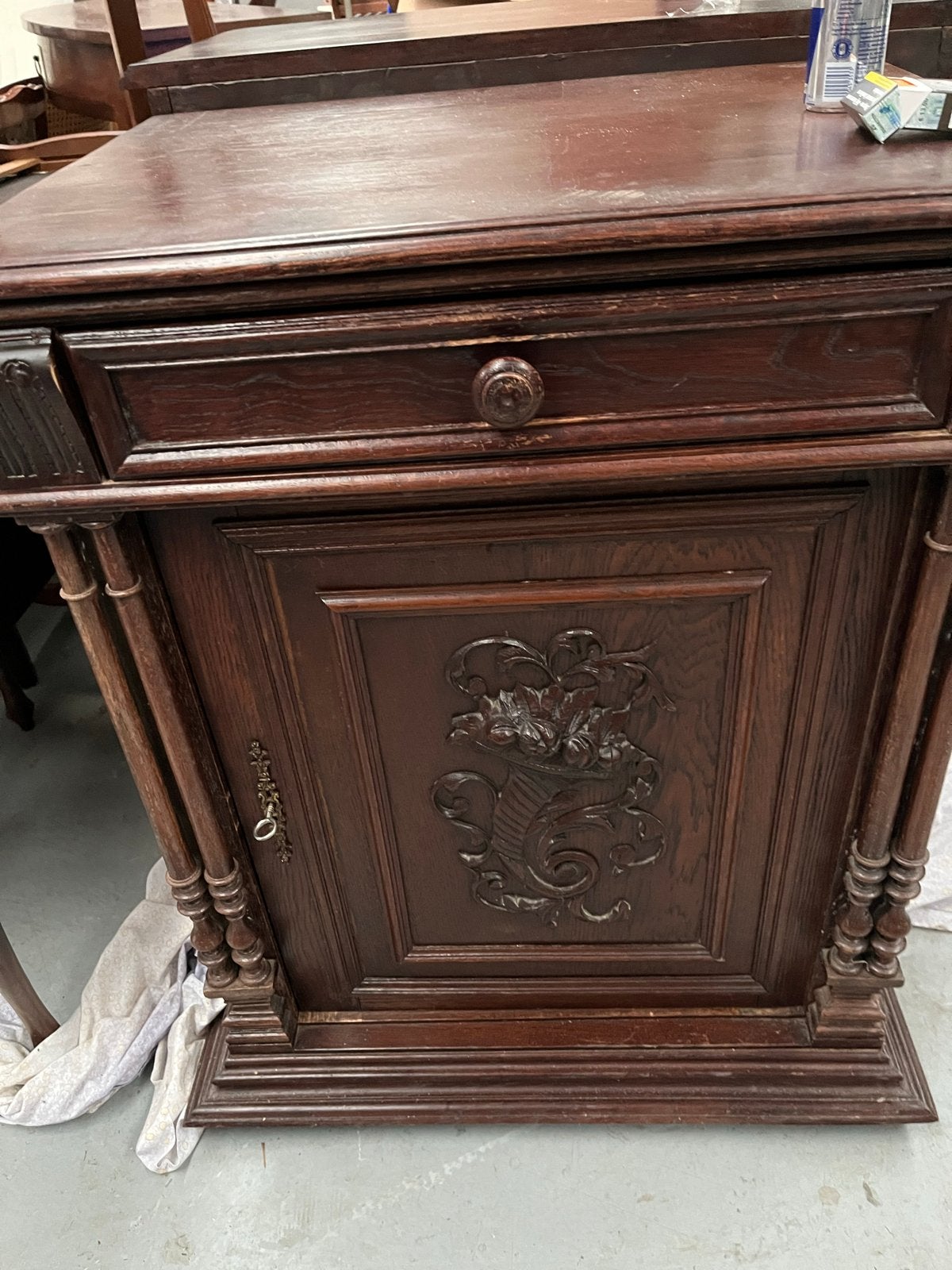 Antiek Eiken Kastje met Lade en Snijwerk, Antiek en Kunst, Antiek | Meubels | Kasten, Ophalen