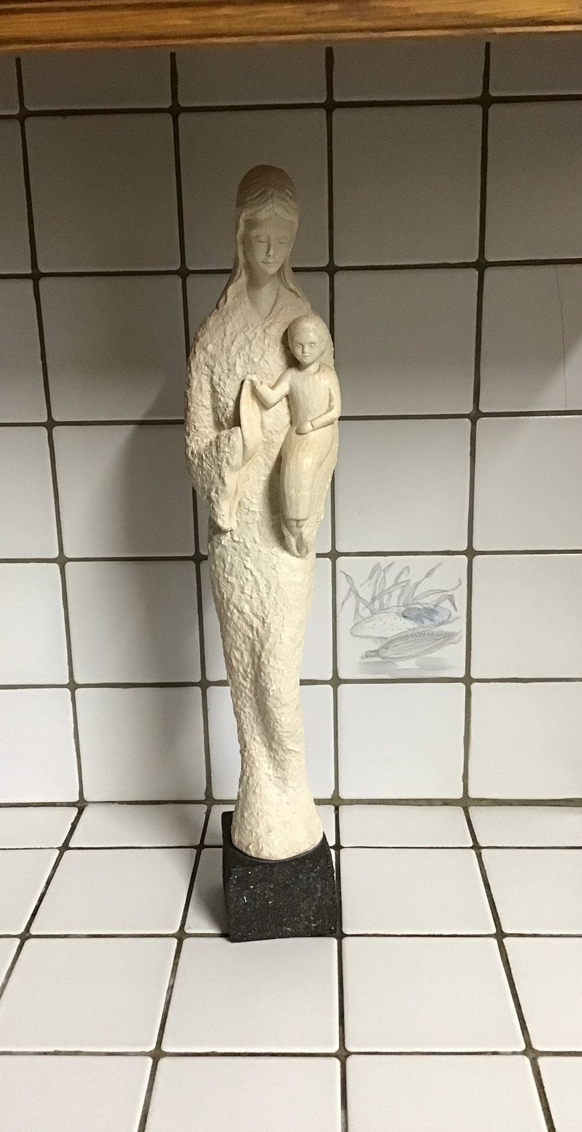Vintage gipsen beeld heilige Moeder Maria op arduinen voet, Antiek en Kunst, Ophalen of Verzenden