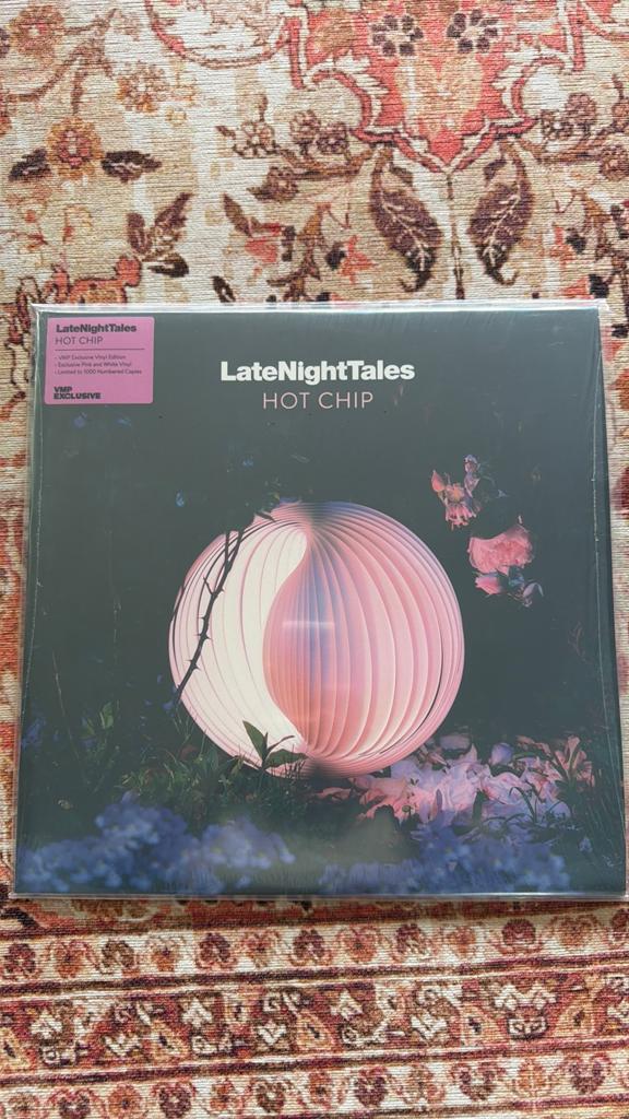 LP LateNightTales Hot Chip Vinyl Me, Please Exclusive Vinyl, 2020 tot heden, Ophalen of Verzenden, Zo goed als nieuw, 12 inch