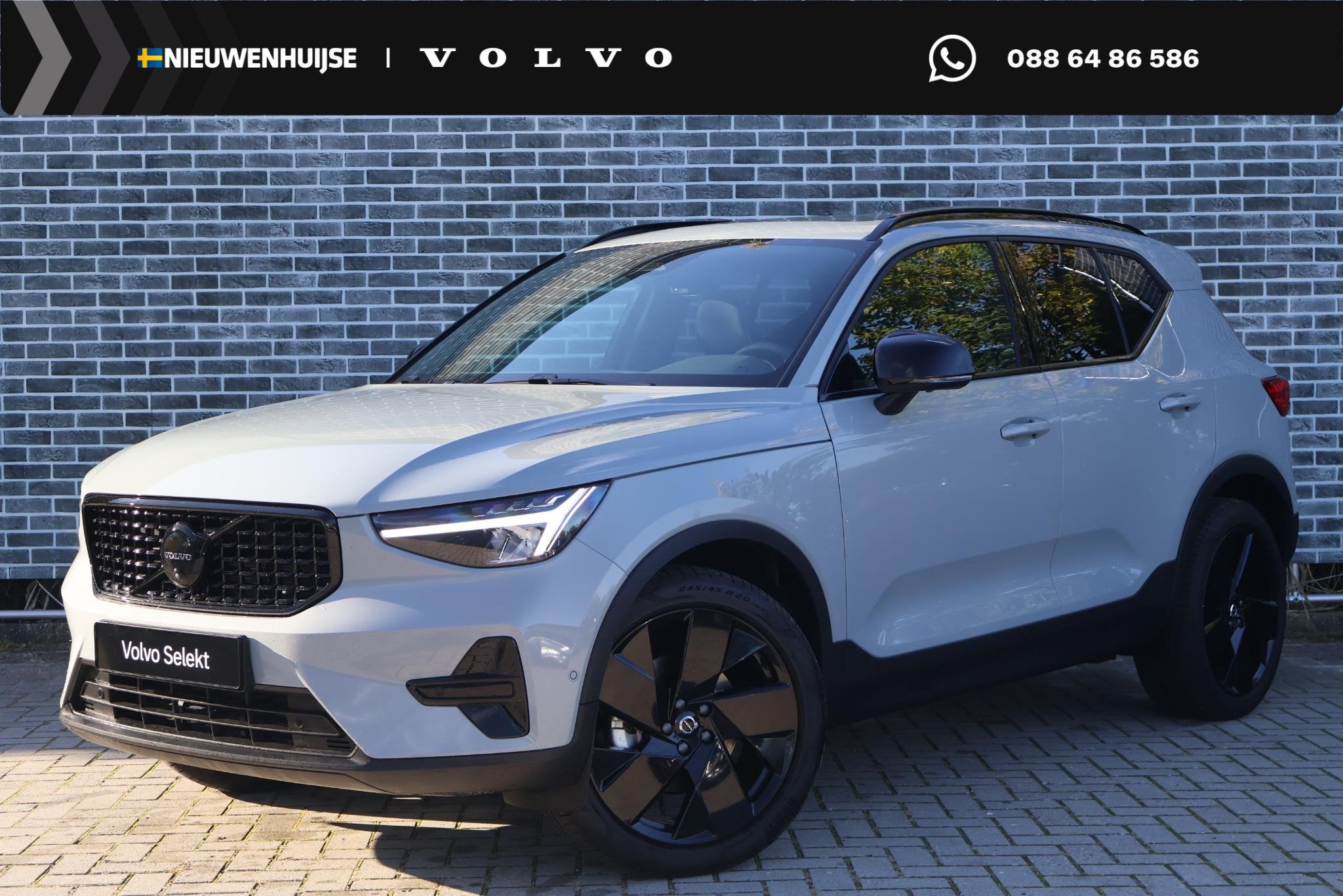 Volvo XC40 2.0 B4 Plus Black Edition | Trekhaak | Lichtmetal, Auto's, Gebruikt, Euro 6, 4 cilinders, Leder en Stof