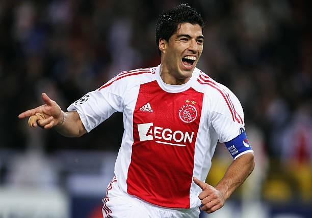 Gezocht ajax thuis shirt 10-11 europees, Ophalen of Verzenden, Zo goed als nieuw, Ajax, Shirt