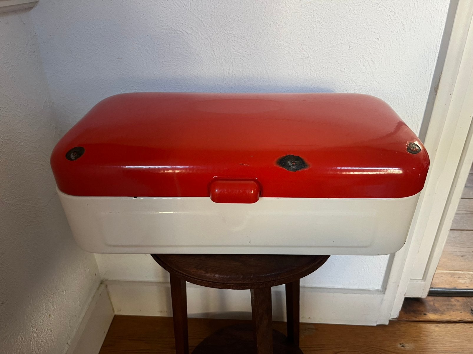 Vintage Brabantia emaille broodtrommel rood creme, Antiek en Kunst, Ophalen of Verzenden