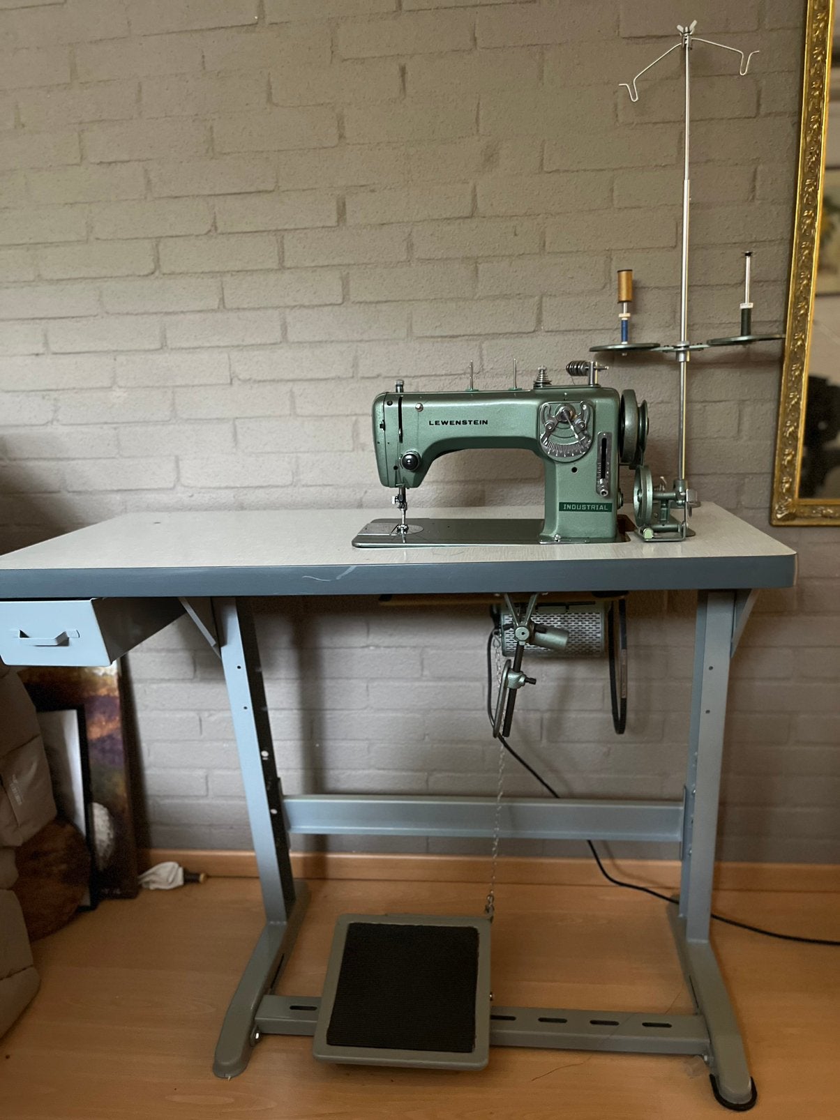 Lewenstein Industrial industriële naaimachine met tafel, Hobby en Vrije tijd, Ophalen, Zo goed als nieuw, Naaimachine, Overige merken