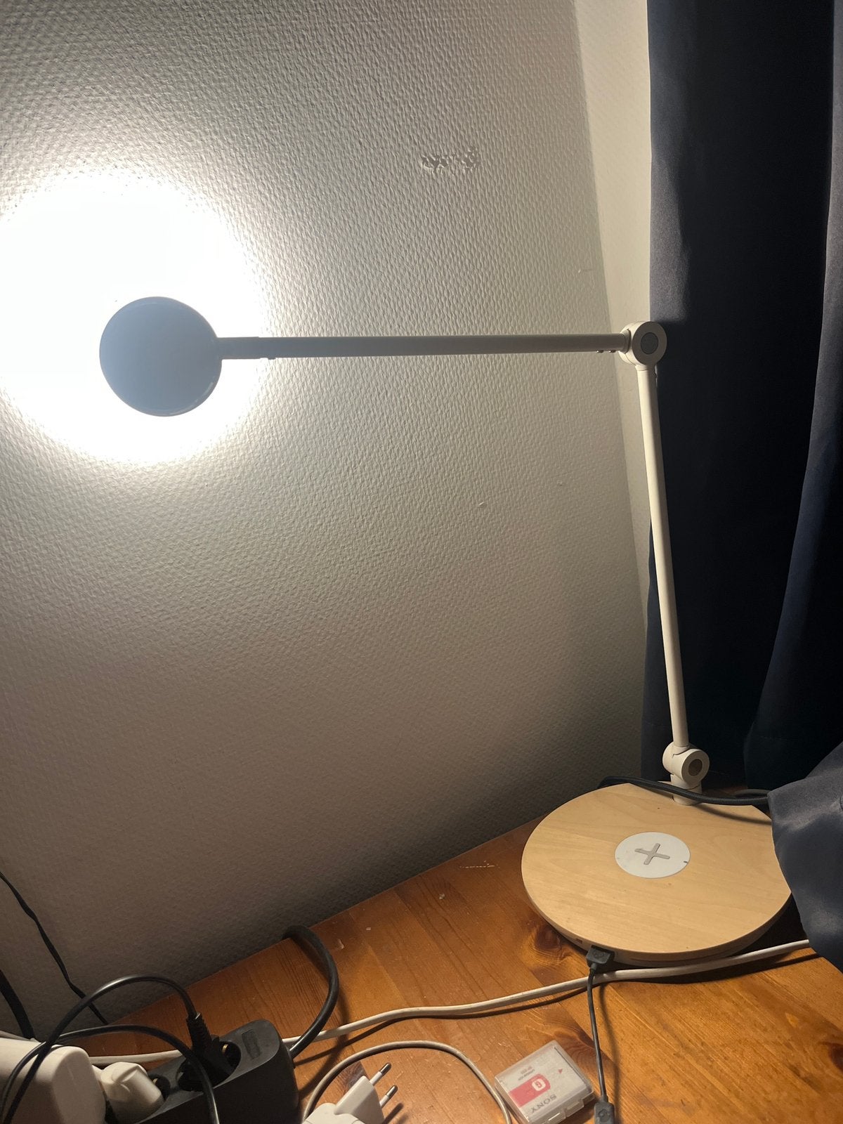 Ikea Riggad Work Desk Lamp Wireless Charging & USB Port, Ophalen of Verzenden, Zo goed als nieuw, Minder dan 100 cm
