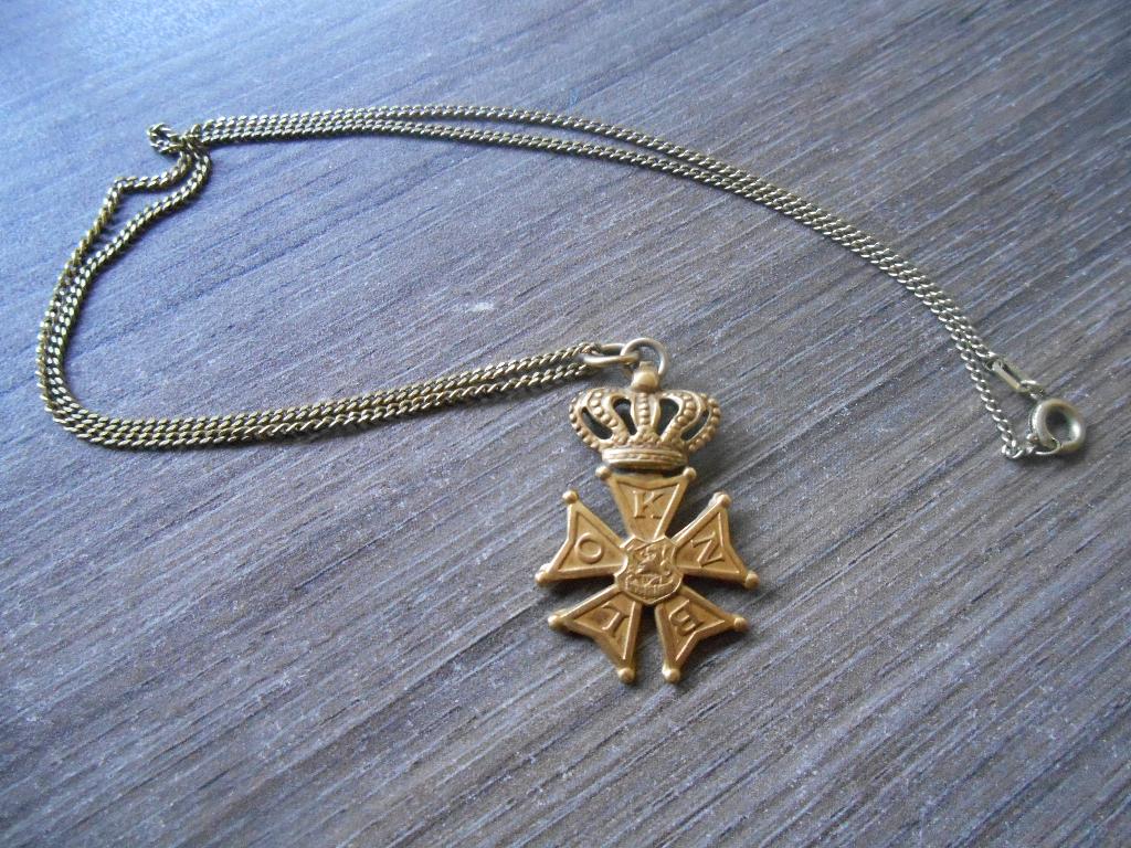 Vierdaagse halsketting met medaille 2de keer, Ophalen of Verzenden, Overige materialen, Nederland