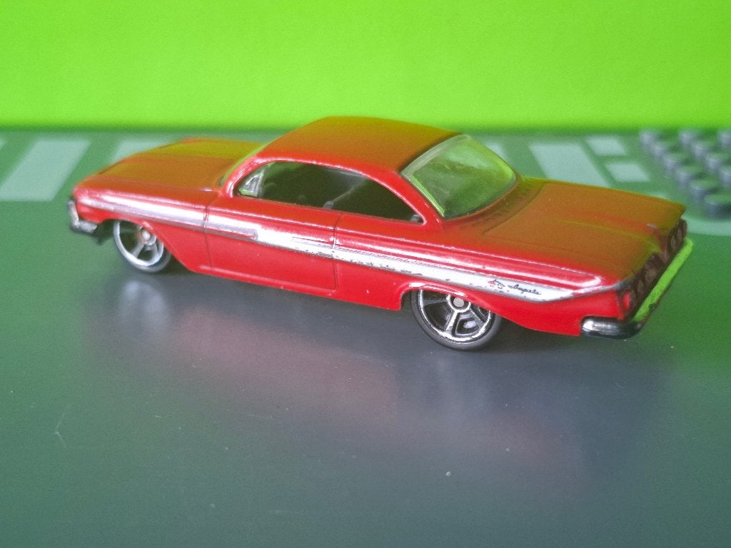 Hotwheels - 1961 Chevrolet Impala [rood] 1/64, Ophalen of Verzenden, Gebruikt, Auto