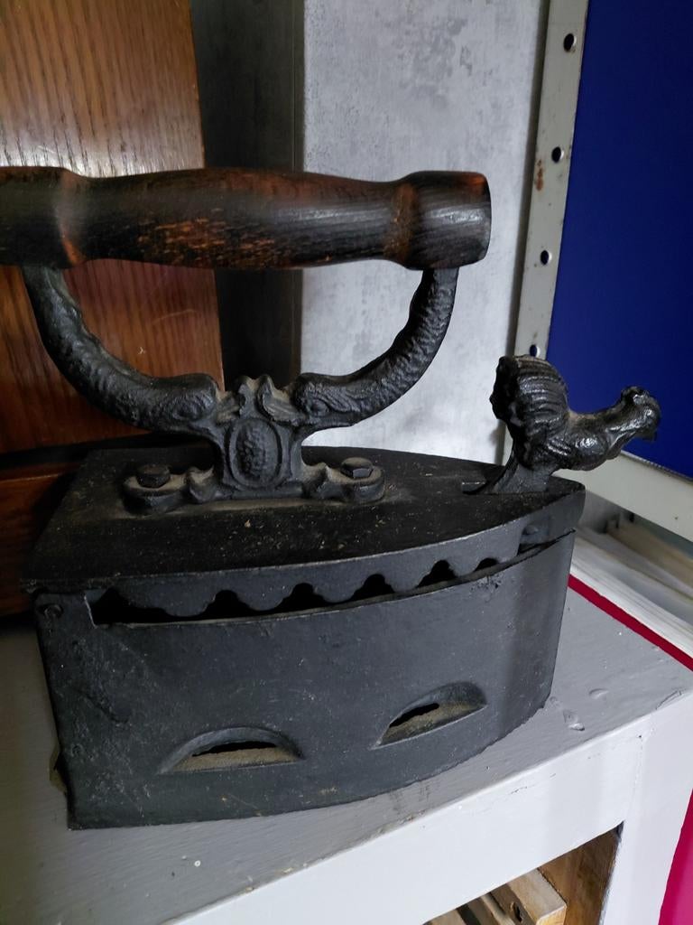 Antieke strijkijzer met haandecoratie, Ophalen of Verzenden