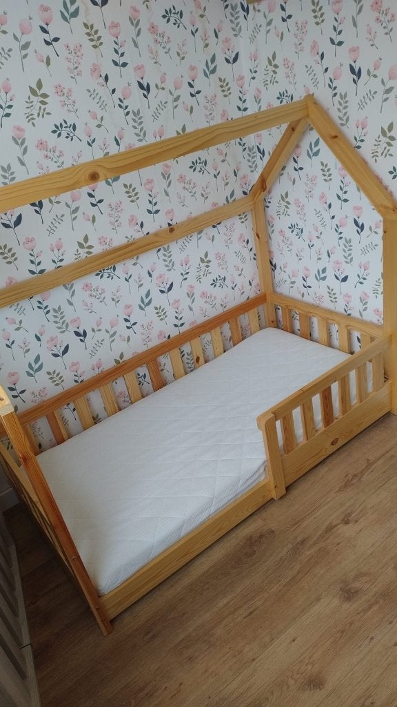 Peuterbed huisje compleet + matras, Kinderen en Baby's, 70 tot 85 cm, 140 tot 160 cm, Zo goed als nieuw, Ophalen