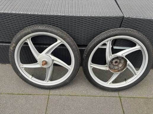 GEZOCHT: VESPA CIAO 5 SPAAK VELG SET, Fietsen en Brommers, Brommeronderdelen | Algemeen, Ophalen, Overige typen