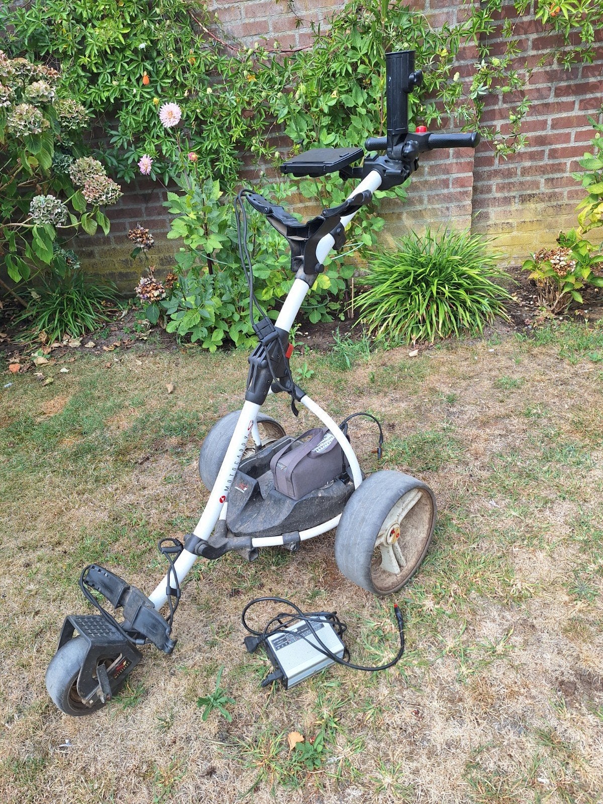 Complete Motocaddy  kan 18 holes aan., Ophalen