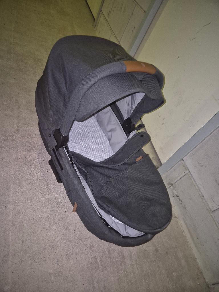 Reiswieg, Ophalen, Zo goed als nieuw, Kinderwagen, Mutsy