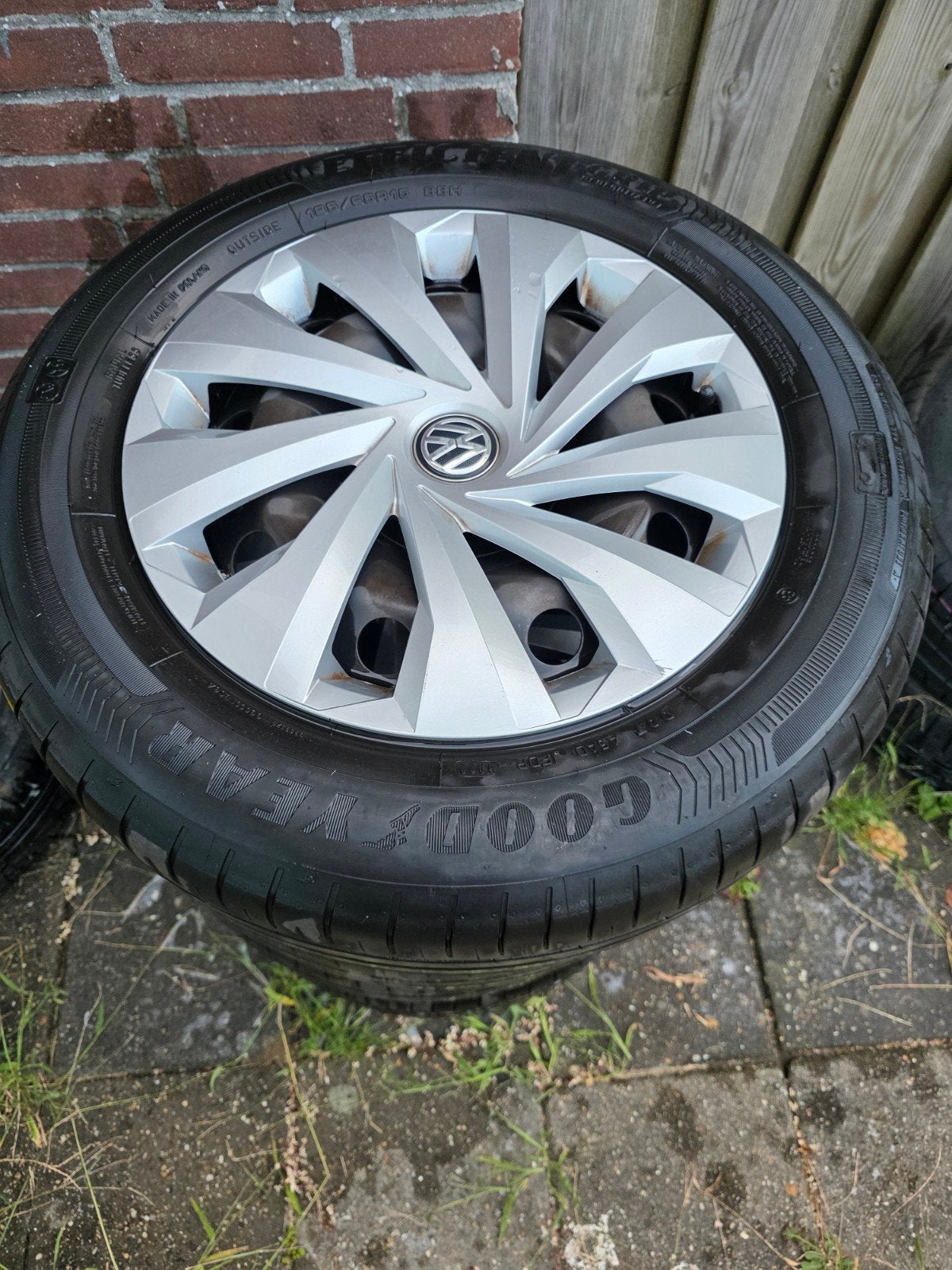 Originele velgen met banden voor een Volkswagen Polo, Gebruikt, 16 inch, Banden en Velgen, Personenwagen