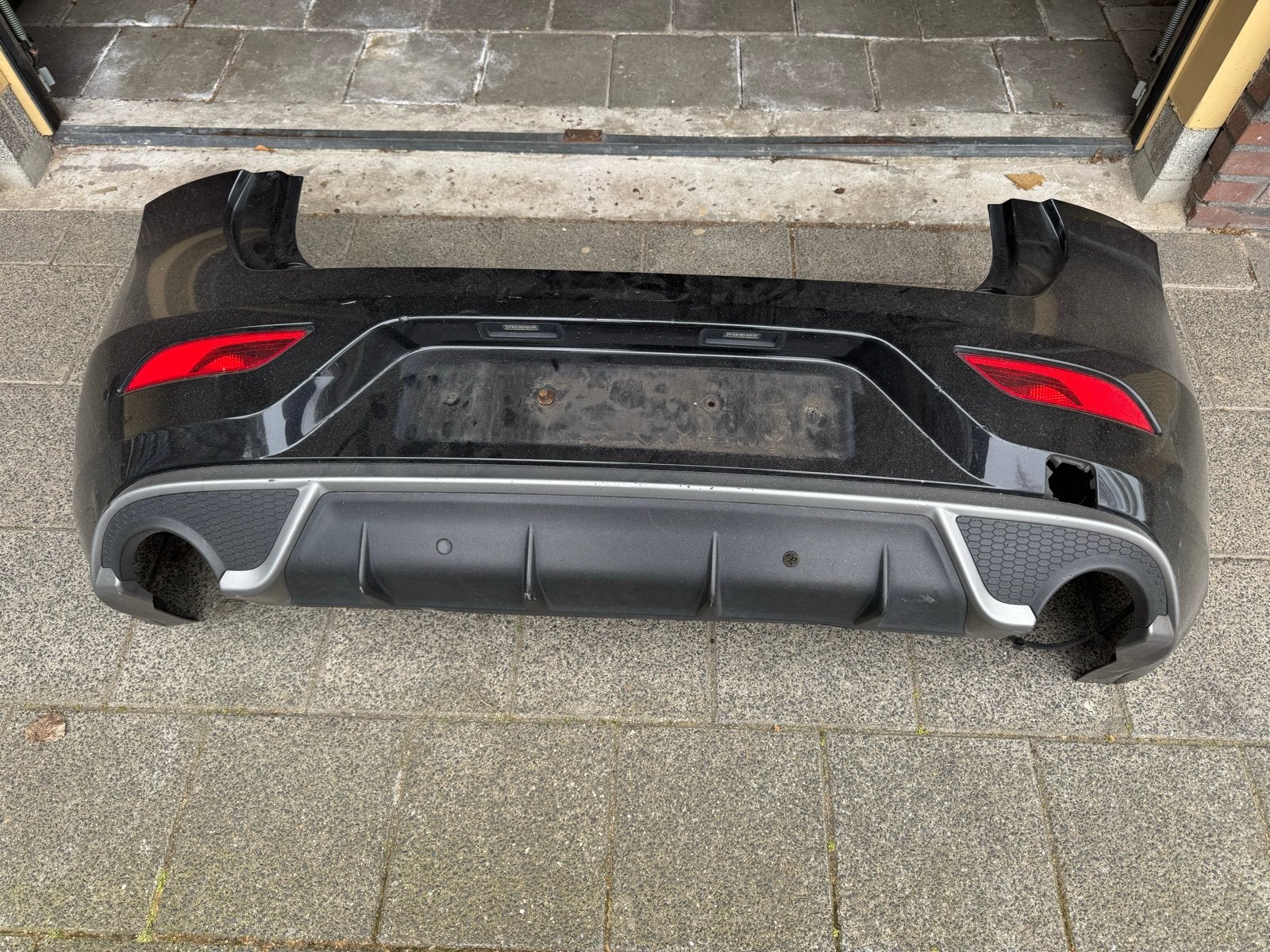Volvo V40 R-Design Achterbumper Zwart - Mist 2 Sensoren, Gebruikt, N.V.T., Ophalen of Verzenden, Volvo
