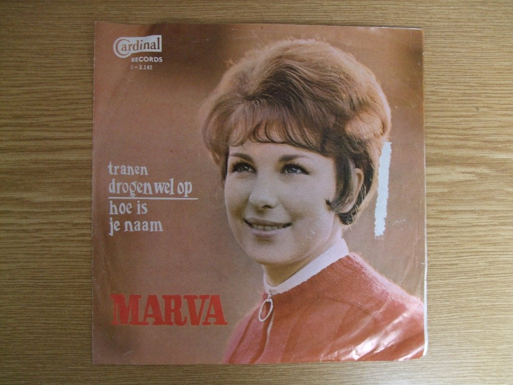MARVA    TRANEN DROGEN WEL OP / HOE IS JE NAAM, Ophalen of Verzenden, Zo goed als nieuw, 7 inch, Nederlandstalig
