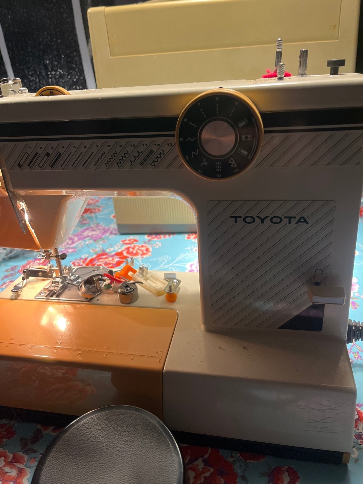 Toyota Naaimachine - Vintage Model, Hobby en Vrije tijd, Ophalen of Verzenden, Gebruikt, Naaimachine, Overige merken