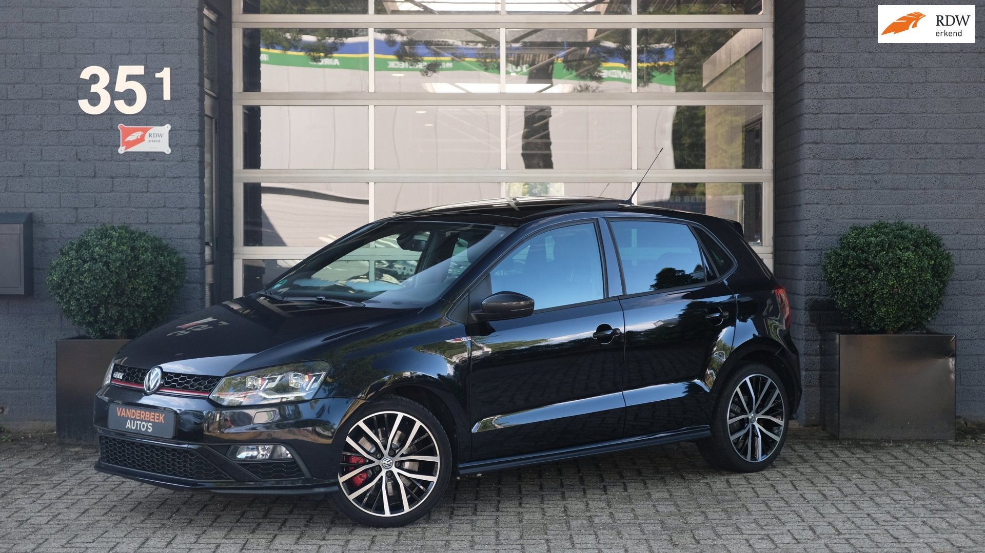 Volkswagen Polo 1.8 TSI GTI 192PK DSG|CRUISE|CARPLAY|PANO|FU, Auto's, Volkswagen, Gebruikt, Zwart, Zwart, Origineel Nederlands
