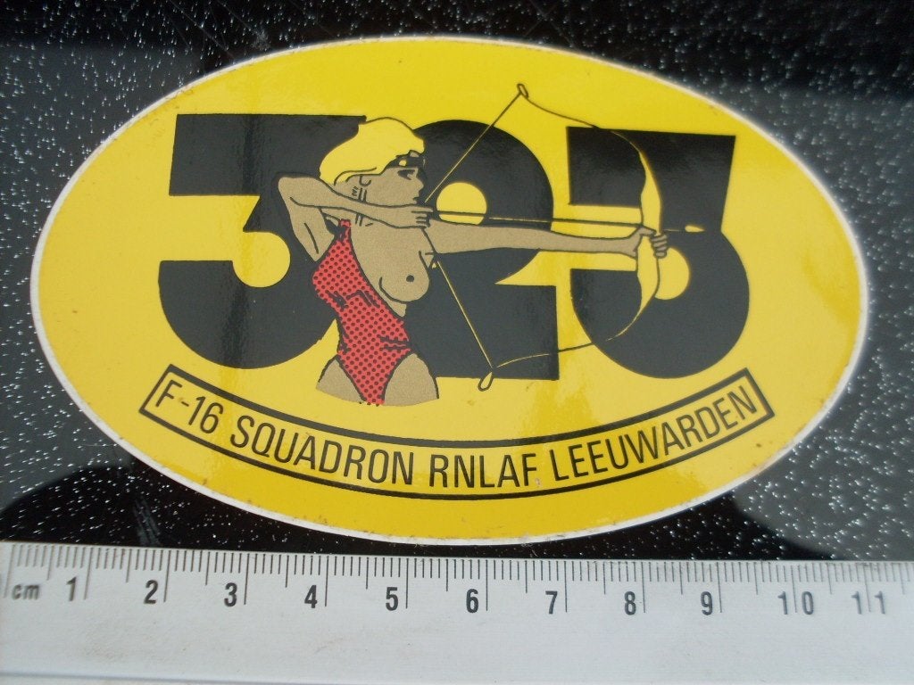 sticker F-16 squadron 323 rnlaf leeuwarden logo handboog, Verzenden, Zo goed als nieuw, Bedrijf of Vereniging