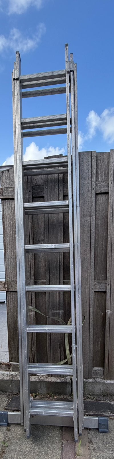 Professionele aluminium uitschuifladder – 2‑delig, Doe-het-zelf en Verbouw, Steigers, Ophalen, Gebruikt, Overige typen, 2 tot 5 meter