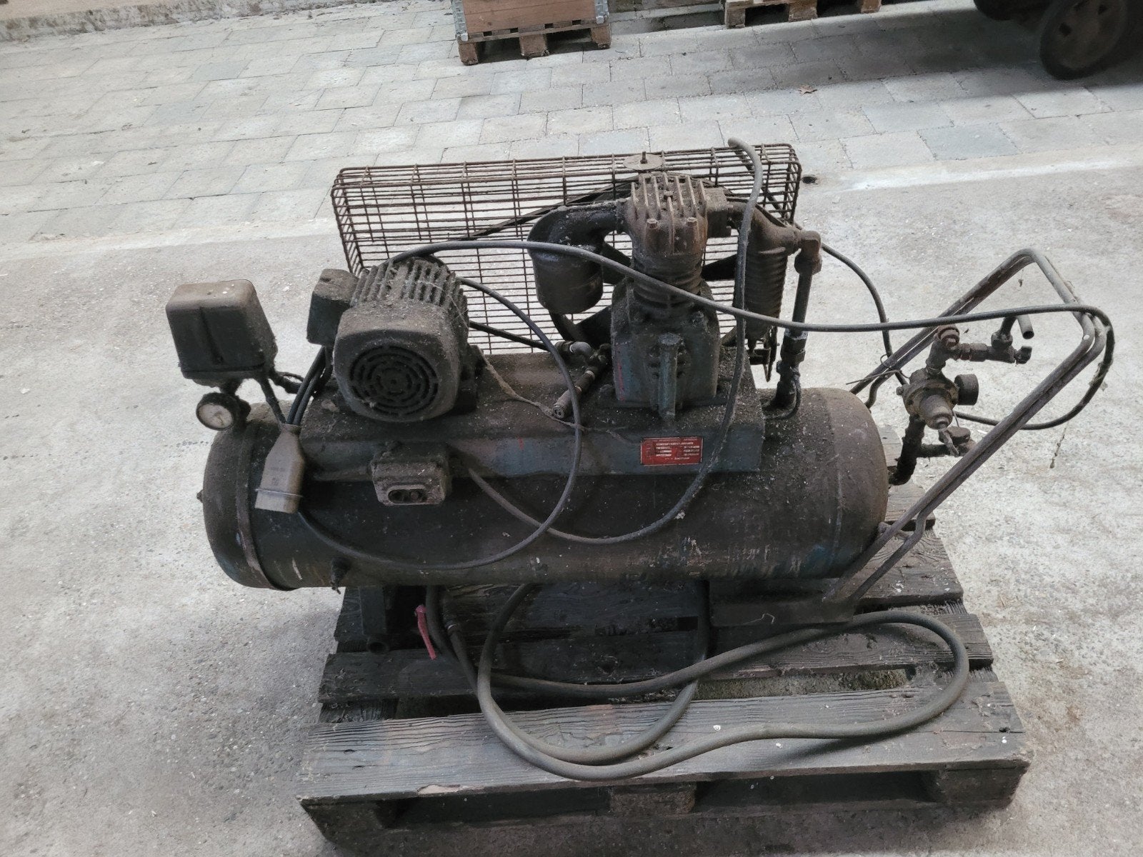 Oude compressor 100L, Ophalen, Gebruikt