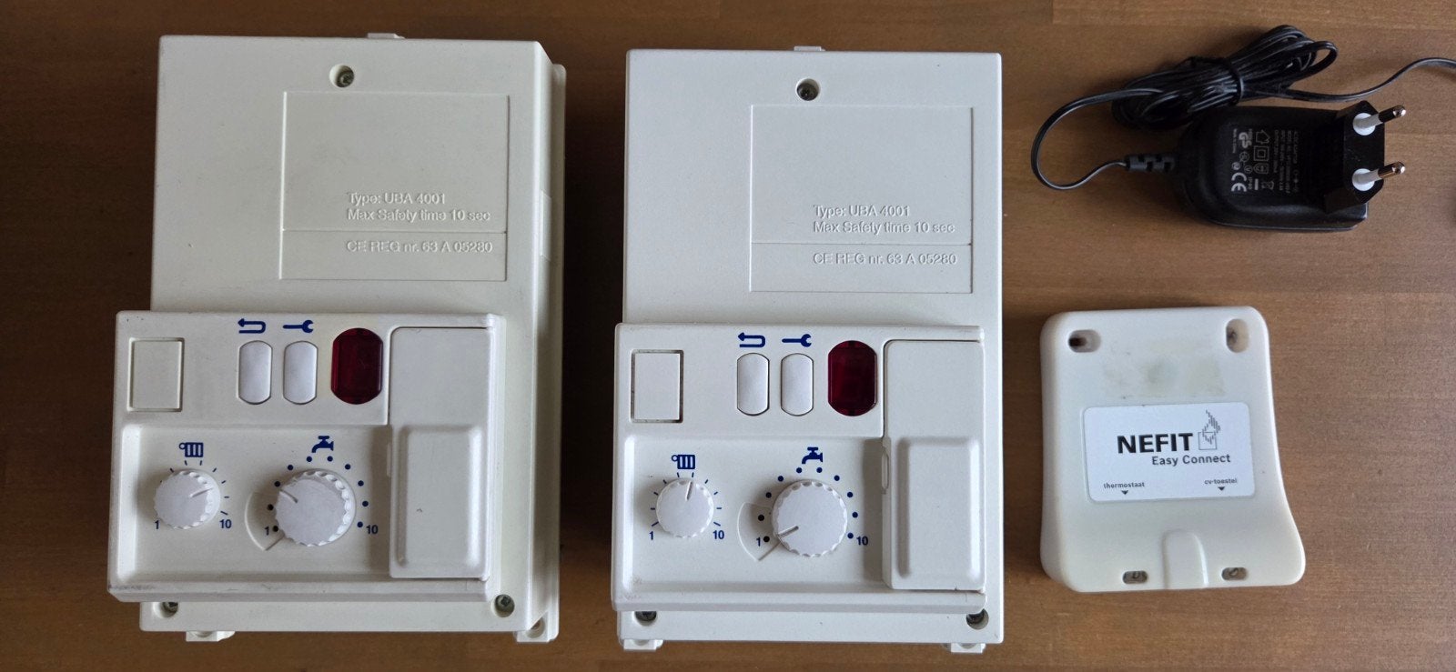 Nefit Easy Connect adapter en twee UBA 4001 regelaars, Gebruikt, Minder dan 30 cm, Overige typen, Minder dan 60 cm