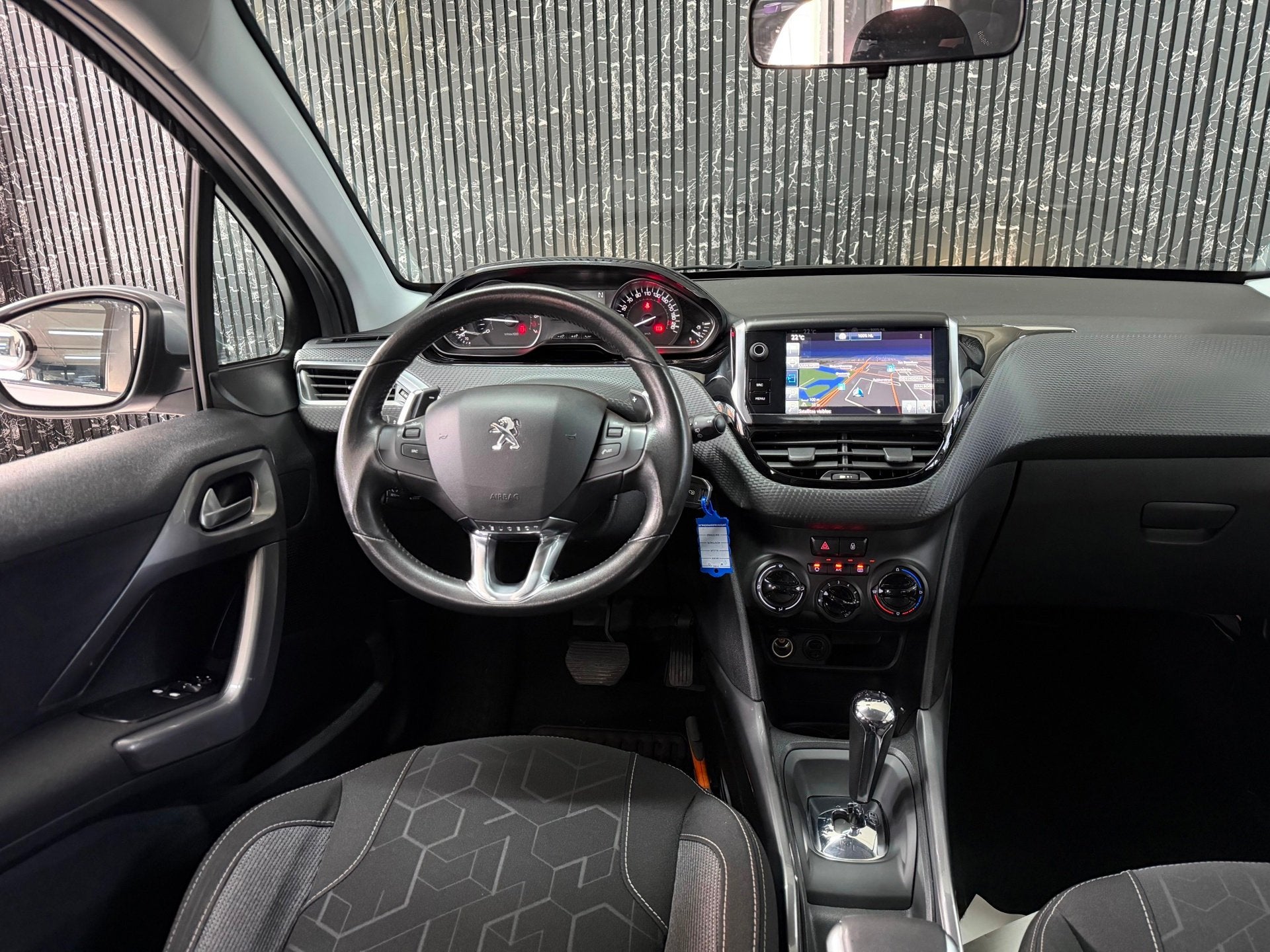 Peugeot 2008 1.2 PureTech Blue Lion Automaat | Airco | Navi, 450 kg, Euro 6, 1199 cc, 82 pk