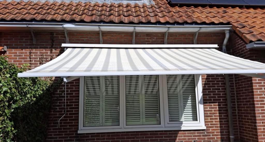 Zonnescherm 4 meter breed., Ophalen, Gebruikt, 150 tot 300 cm, 250 cm tot 450 cm