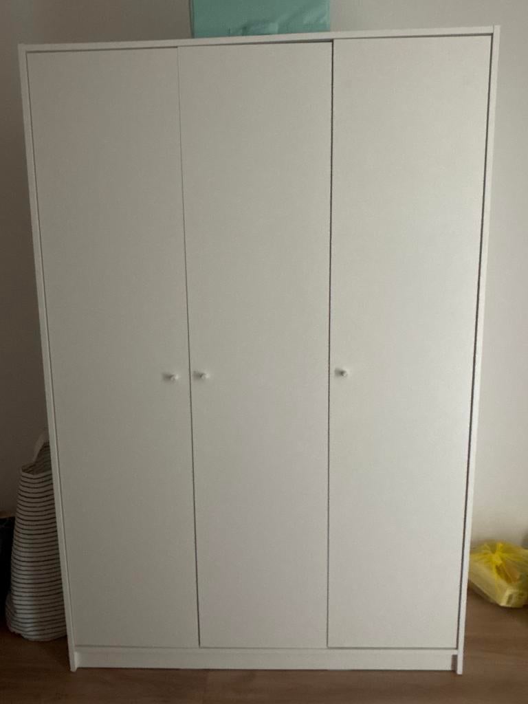 IKEA KLAPPSTAD Kledingkast kast 3-deurs wit, Huis en Inrichting, Kasten | Kledingkasten, Overige materialen, Gebruikt, 100 tot 150 cm