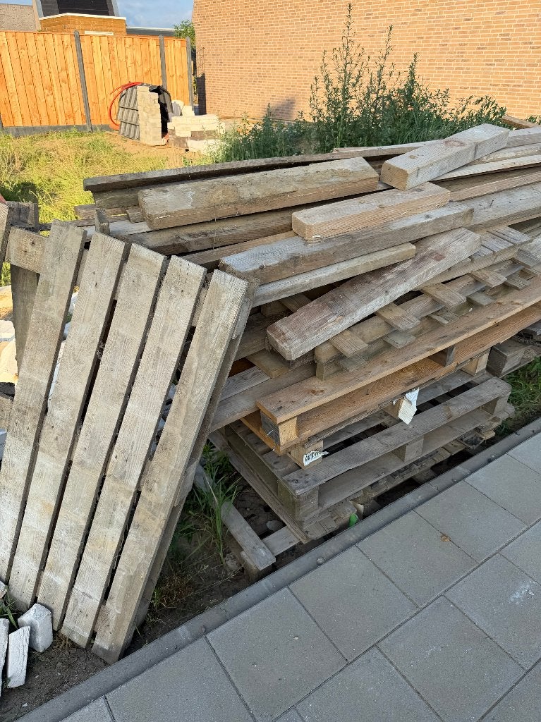 MOET SNEL WEG! Gratis bouw- en pallethout – snel ophalen, Tuin en Terras, Haardhout, 3 tot 6 m³, Ophalen, Overige houtsoorten
