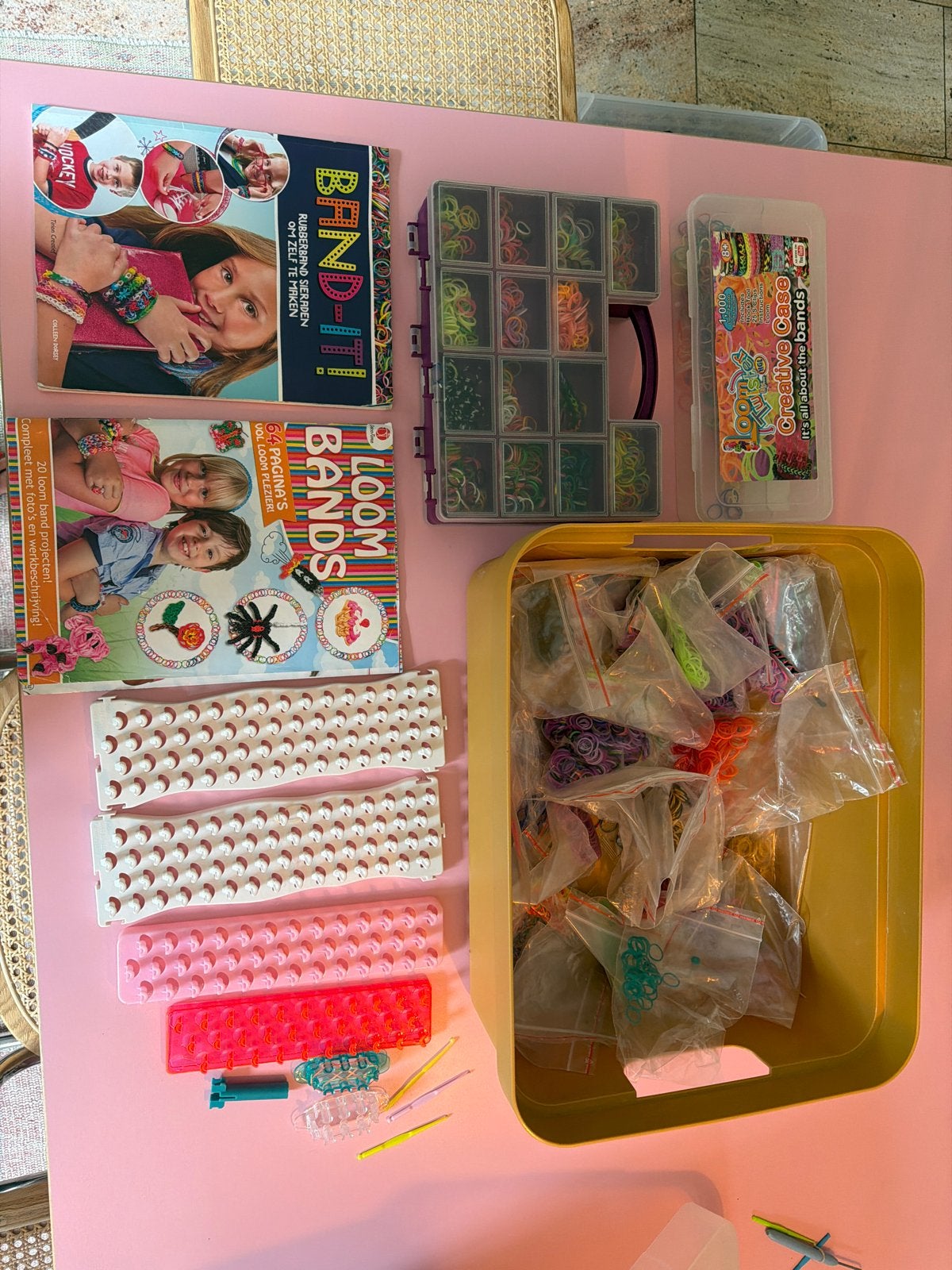 Grote Loom Bands Set: Boeken, Looms en Elastiekjes, Gebruikt, Meerkleurig, Ophalen of Verzenden, Kunststof