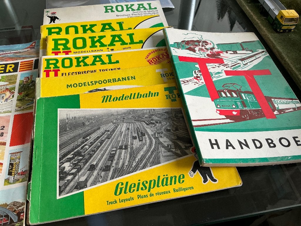 Diverse catalogussen, Overige merken, Gelijkstroom of Wisselstroom, Zo goed als nieuw, Boek, Tijdschrift of Catalogus