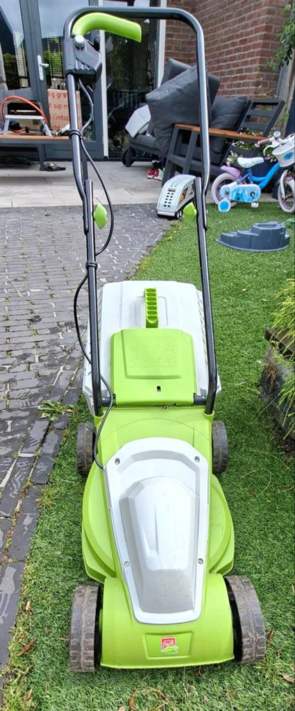 Elektrische grasmaaier met opvangbak, Tuin en Terras, Grasmaaiers, Ophalen, Cirkelmaaier, Gebruikt, Elektrische grasmaaier