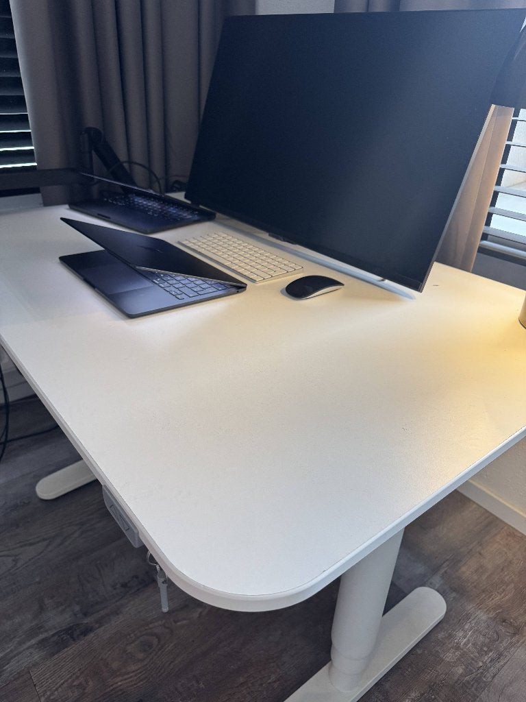 IKEA zit-sta bureau elektrisch verstelbaar, Ophalen, Zit-sta bureau, 120 cm, Zo goed als nieuw