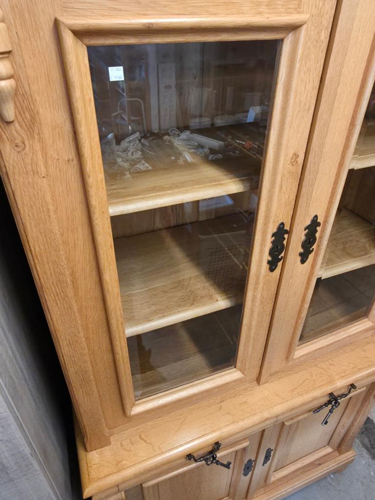 Licht eiken buffetkast, Ophalen, ., ., .