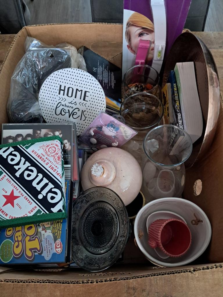 GRATIS ophalen: doos vol met rommelmarkt spullen., Diversen, Ophalen, Gebruikt