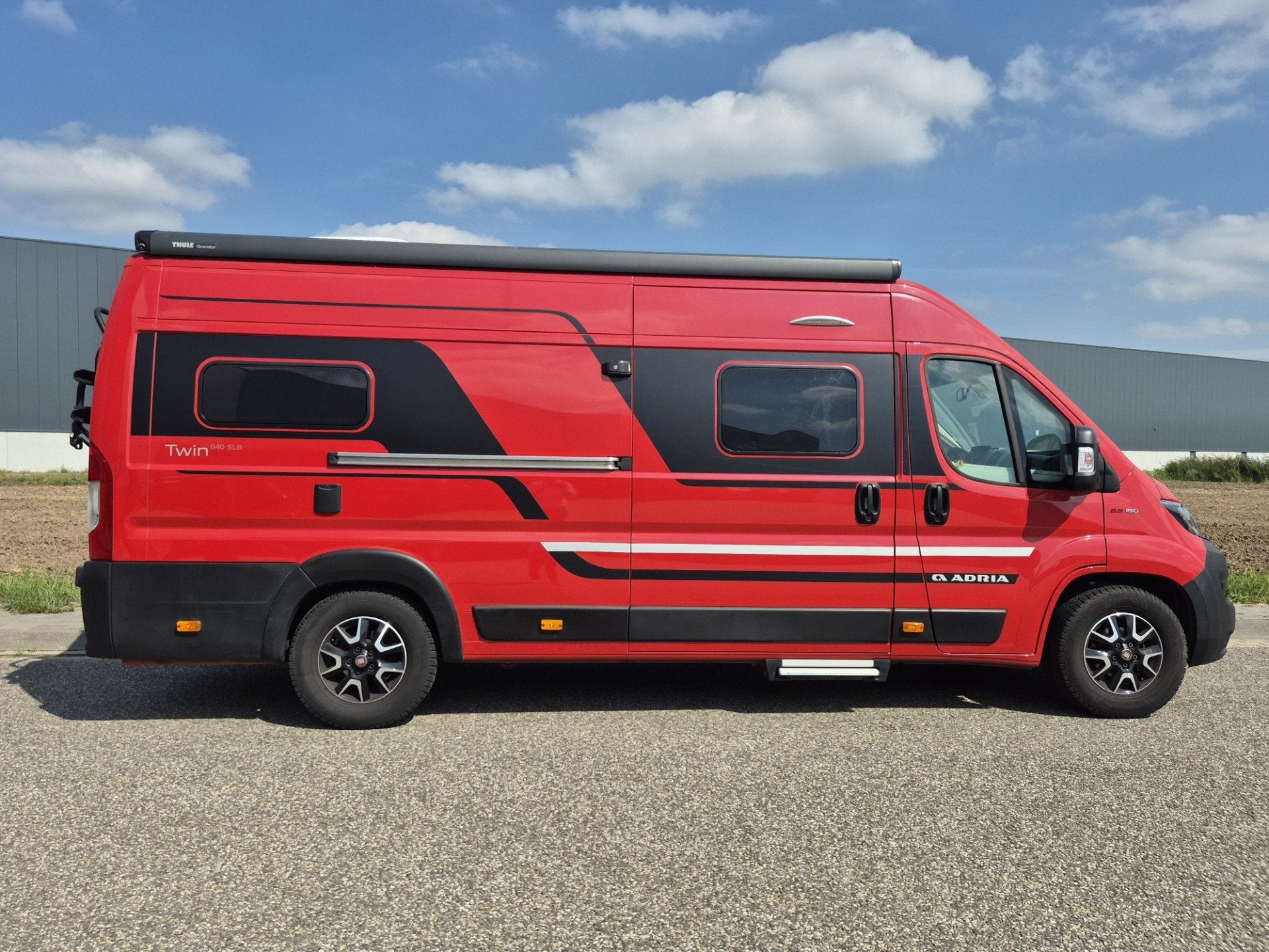 Adria TWIN 640 SLB Ducati Camper / Automaat Bed in lengte ri, Caravans en Kamperen, Campers, Automaat, Buscamper of Camperbus